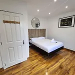 Spacious And Bright One Bedroom Apartment