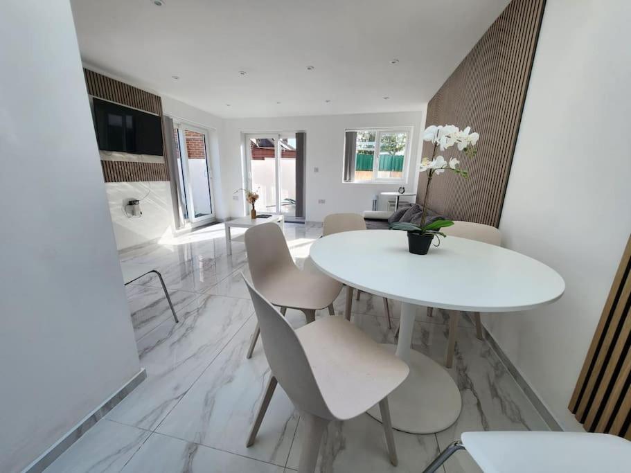 Apartment Spacious And Bright One Bedroom