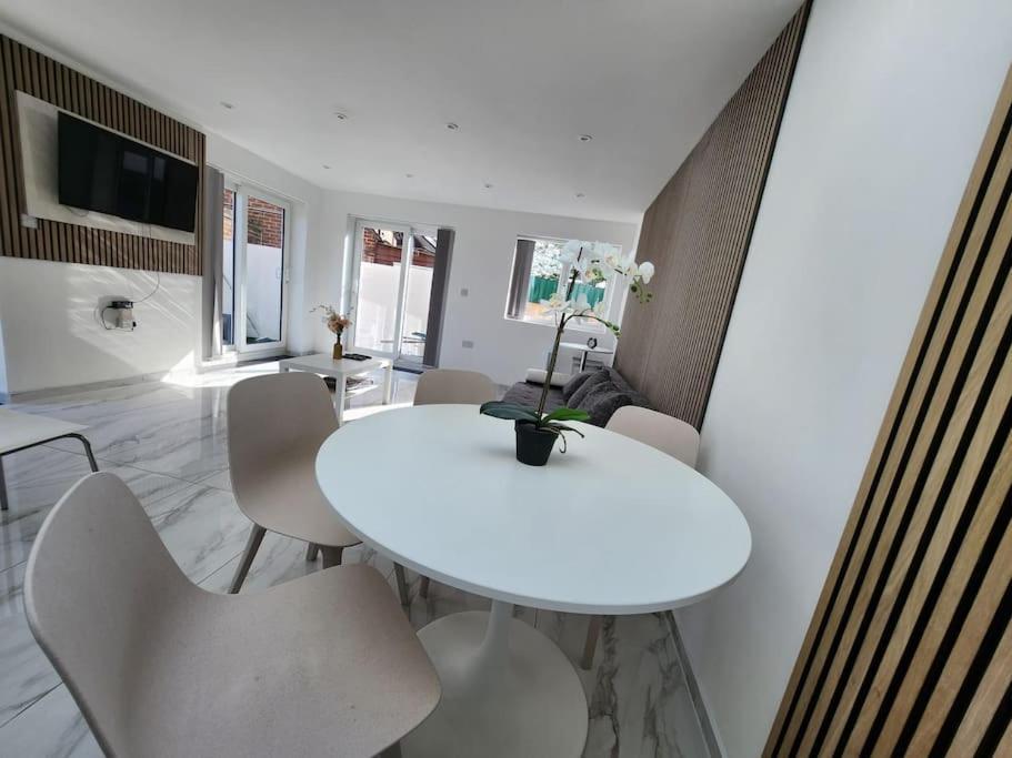 Apartment Spacious And Bright One Bedroom *