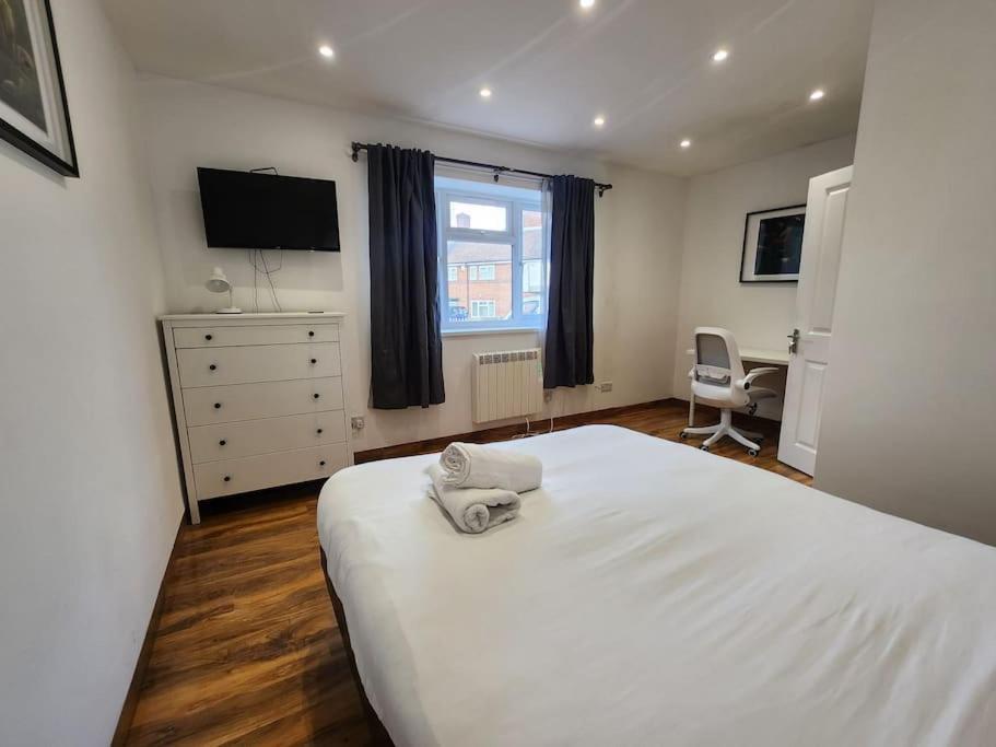 Apartment Spacious And Bright One Bedroom *