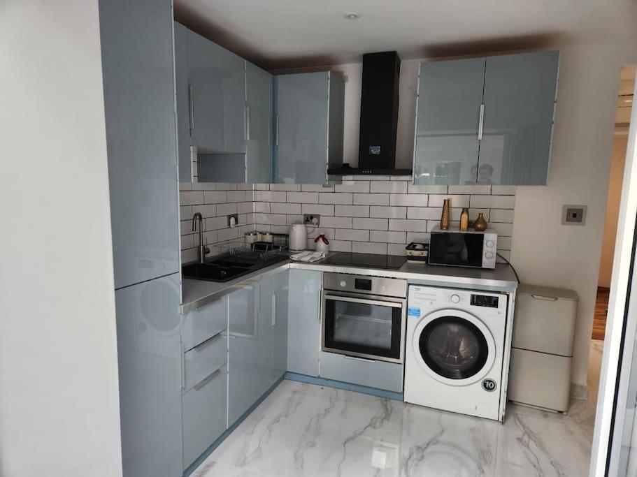Spacious And Bright One Bedroom * Oxford